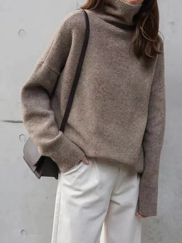 Bequemer Pullover mit hohem Halsausschnitt und schlichter Silhouette