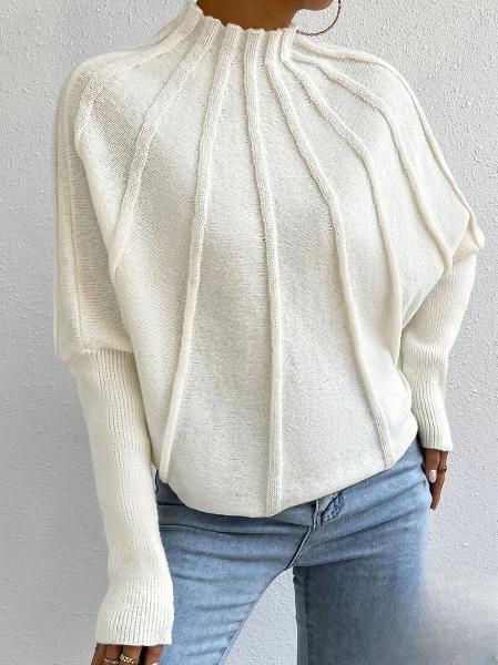 Pullover mit Stehkragen und Fokus auf Einfachheit