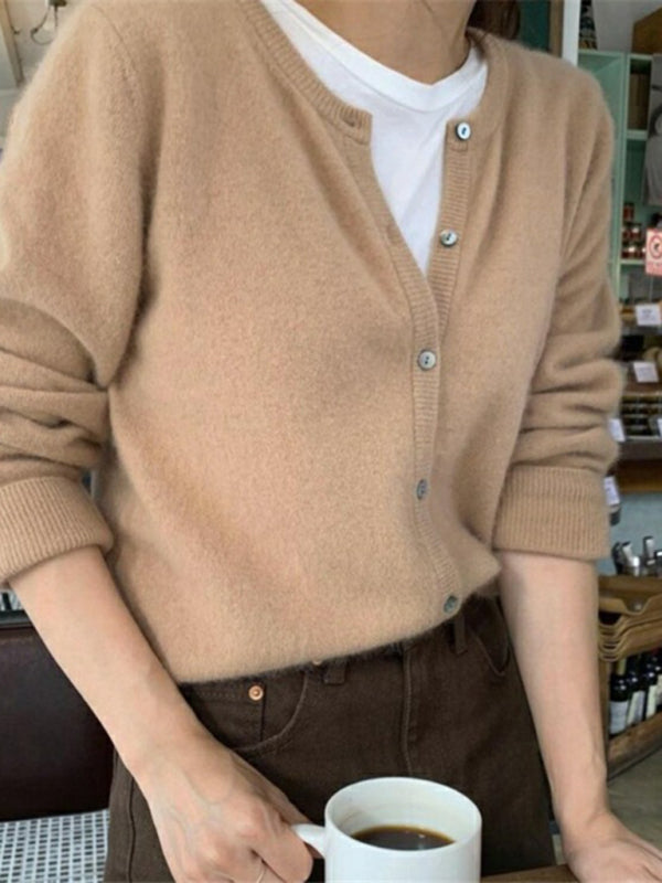 Strickjacke mit Rundhalsausschnitt und elegantem Entwurf
