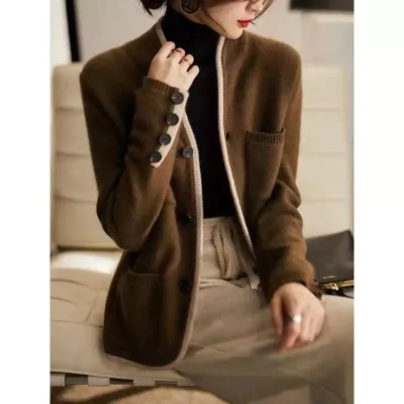 Edler Cardigan mit taillierter Silhouette für einen eleganten Aussehen
