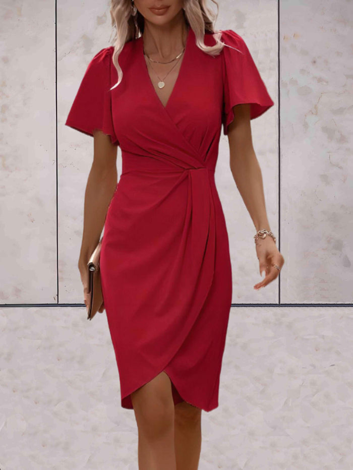 Klassisches Wickelkleid mit V-Ausschnitt und zeitlosem Design