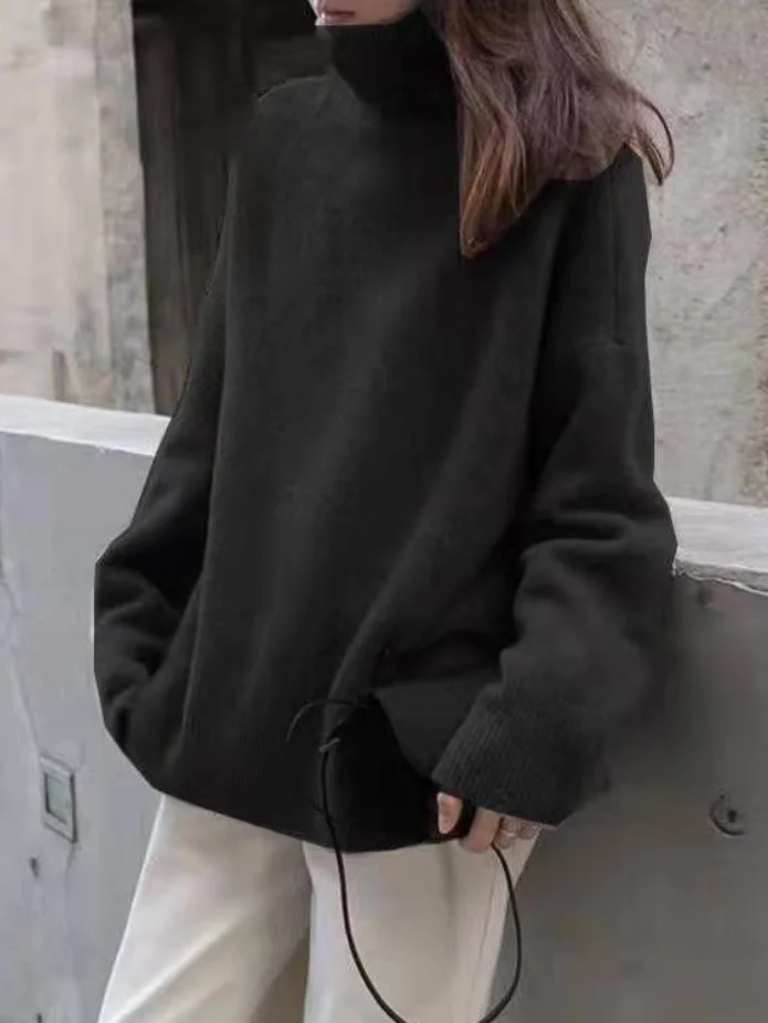Bequemer Pullover mit hohem Halsausschnitt und schlichter Silhouette