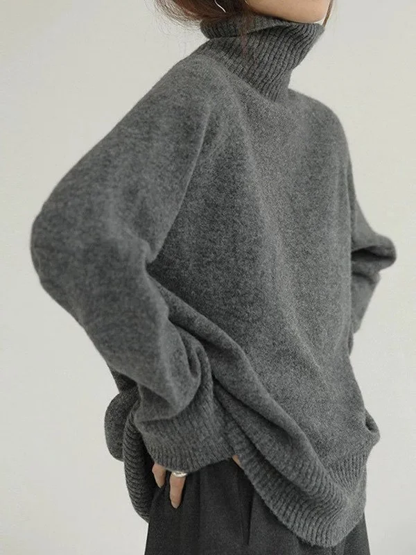 Bequemer Pullover mit hohem Halsausschnitt und schlichter Silhouette