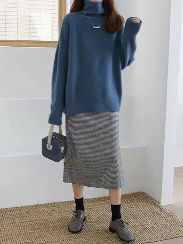 Bequemer Pullover mit hohem Halsausschnitt und schlichter Silhouette