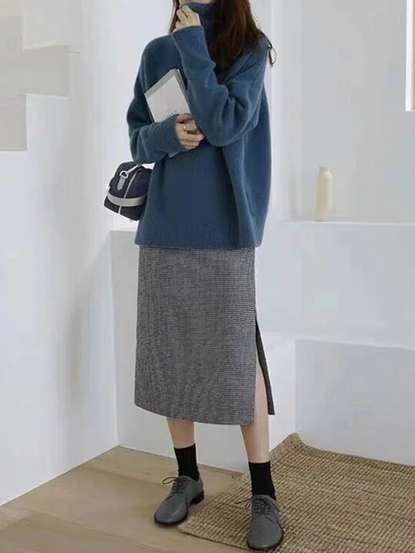Bequemer Pullover mit hohem Halsausschnitt und schlichter Silhouette