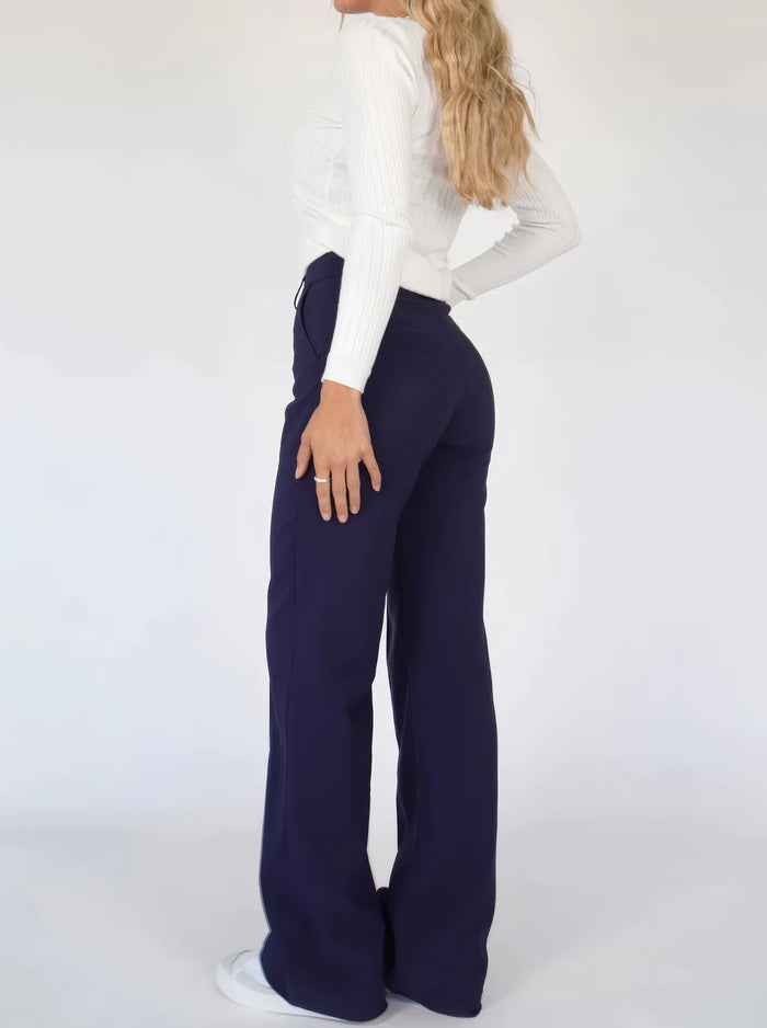 Moderne Damenhose mit weitem Bein und stilvollem Schnitt