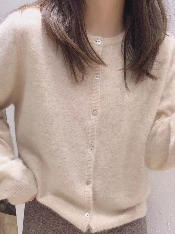 Strickjacke mit Rundhalsausschnitt und elegantem Entwurf