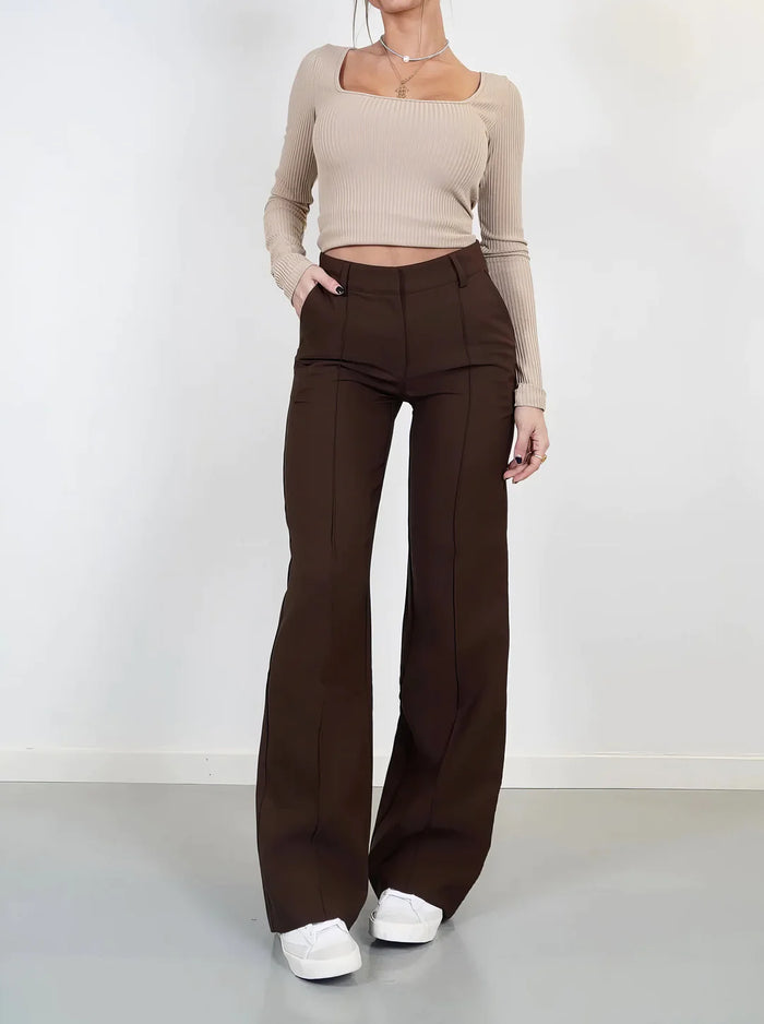 Moderne Damenhose mit weitem Bein und stilvollem Schnitt