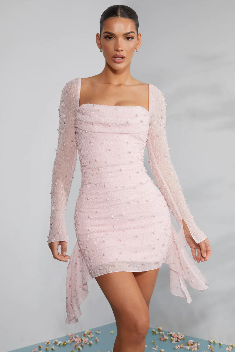 Elegantes Minikleid mit langen Ärmeln und dekorativem Kragen