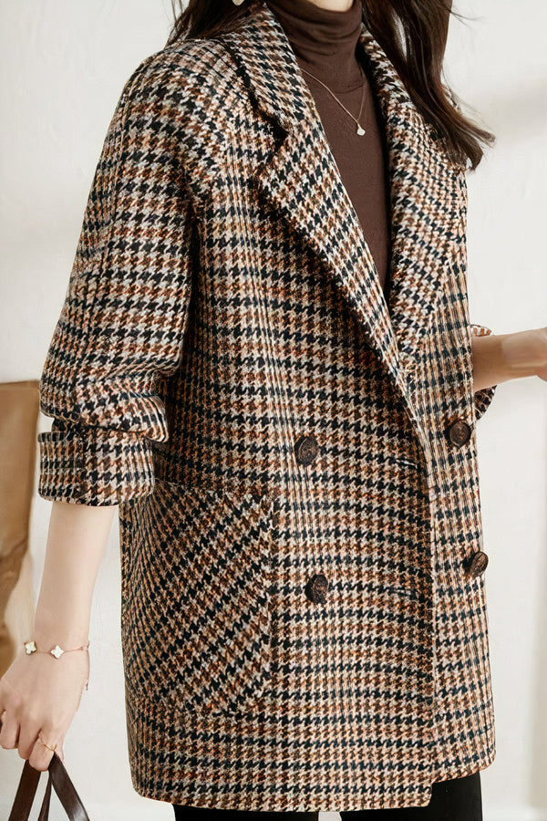 Elegante Damenjacke mit Karomuster großen Taschen und klassischem Revers für jeden Anlass