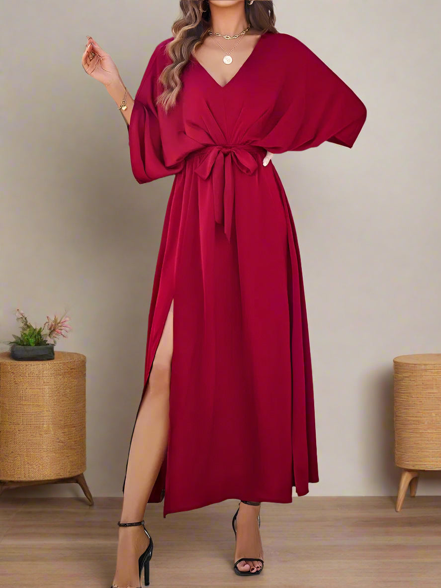 Langes Kleid mit V-Ausschnitt und Gürtel für festliche Anlässe