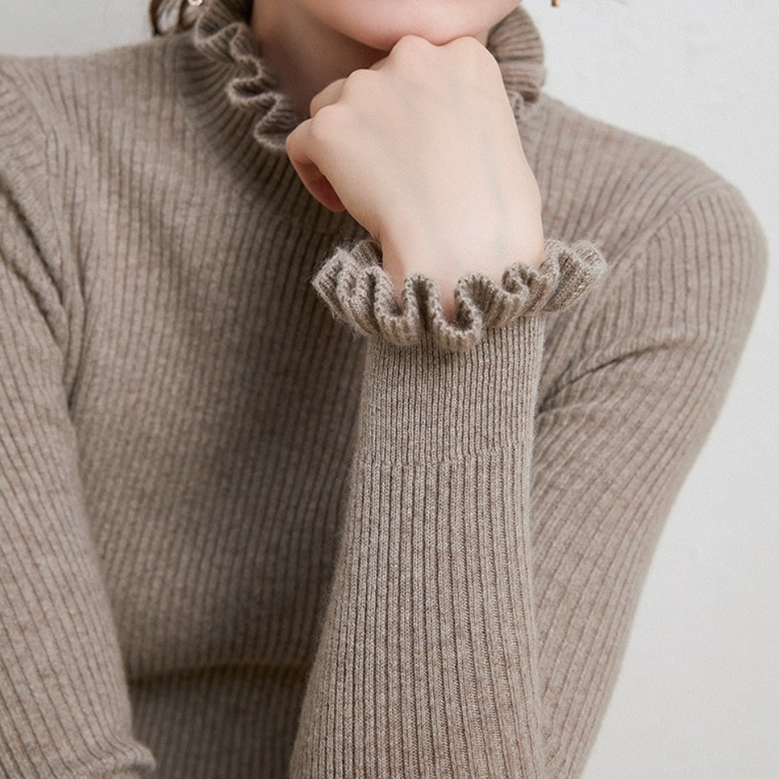 Warmer Damen-Rollkragenpullover mit stilvollen Spitzendetails an Kragen und Ärmeln