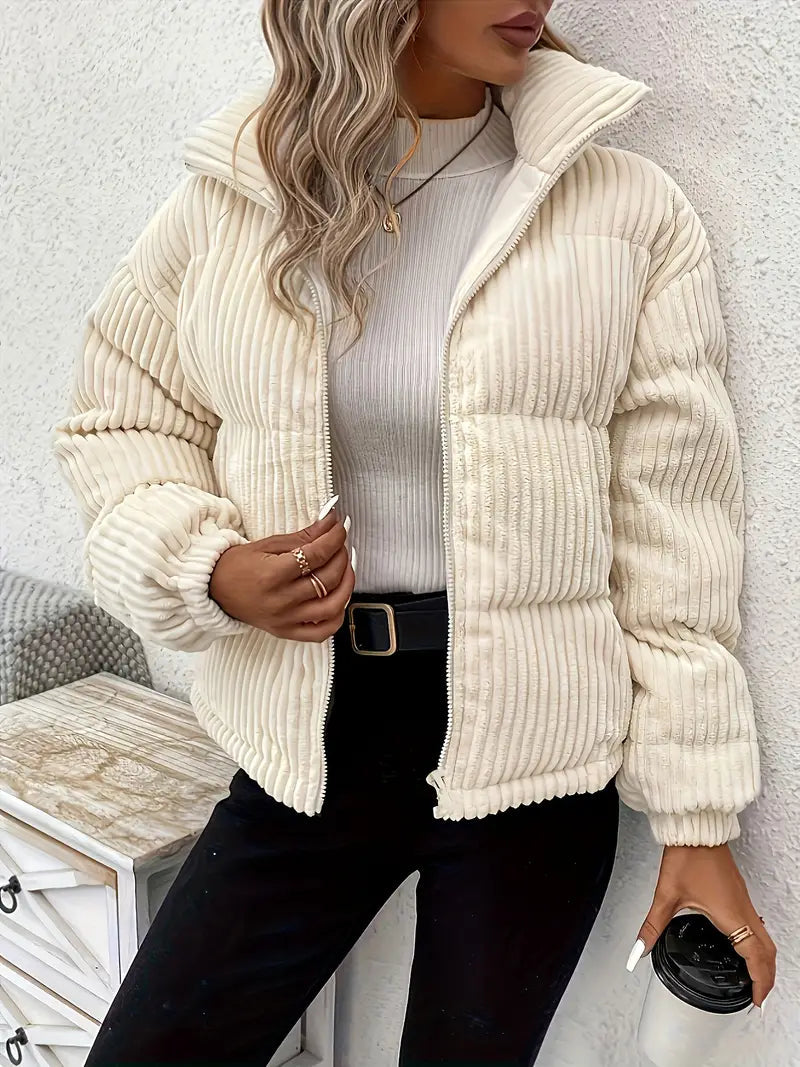 Kurze Damenjacke mit hohem Kragen warmes und lässiges Design für kalte Tage