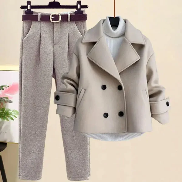 Bequemes Winterset mit Jacke, Hose und Rollkragen mit breitem Kragen
