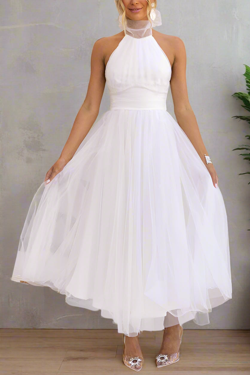 Anmutiges langes Kleid im märchenhaften Stil mit offenem Rücken für einen eleganten Look