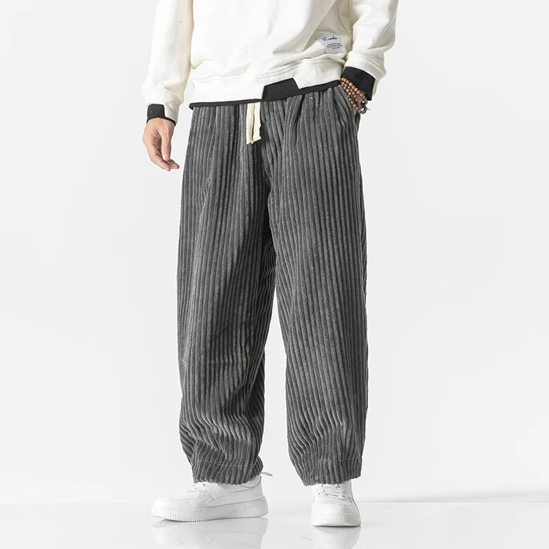 Weit geschnittene Herren Freizeithose mit modernem lockerem Schnitt
