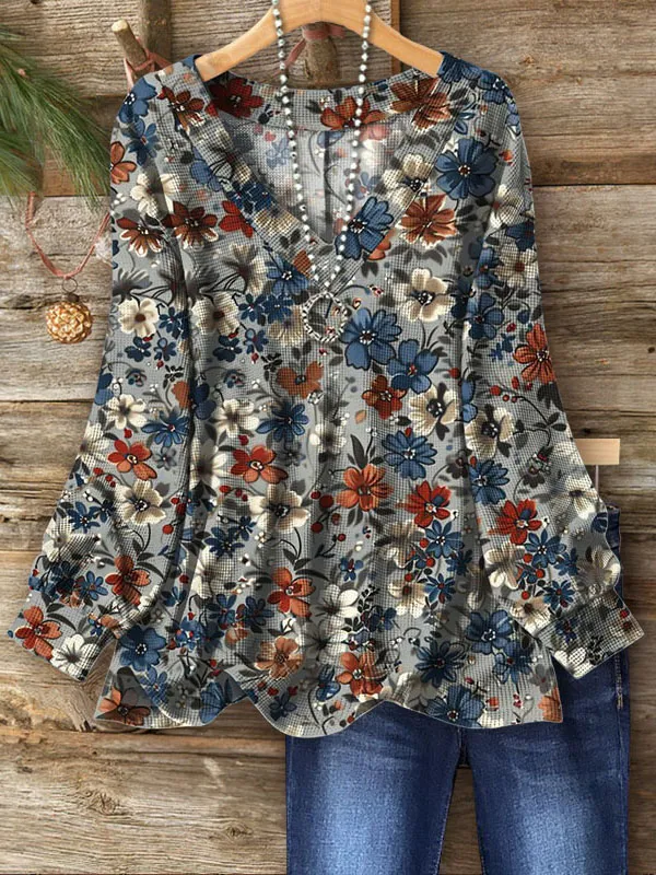 Leichte Bluse mit spektakulärem V-Ausschnitt und romantischem Blumenmuster