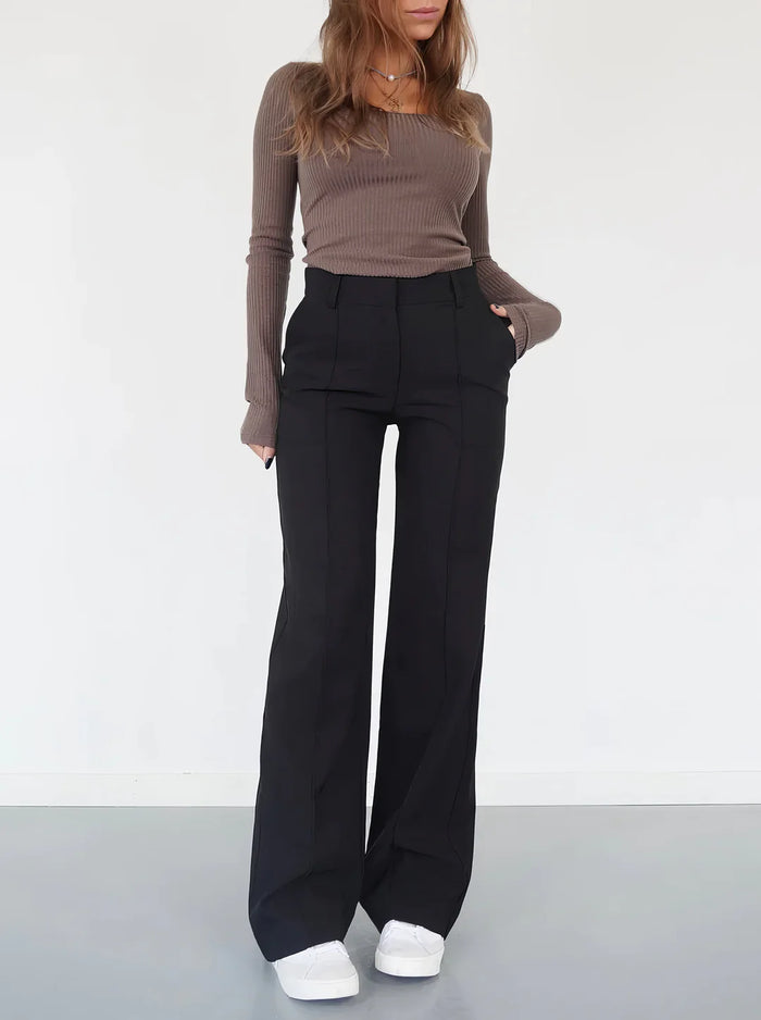 Moderne Damenhose mit weitem Bein und stilvollem Schnitt