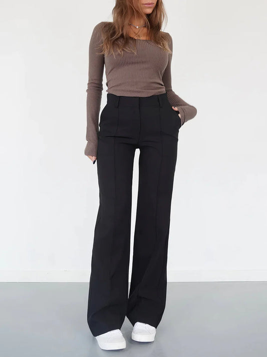 Moderne Damenhose mit weitem Bein und stilvollem Schnitt