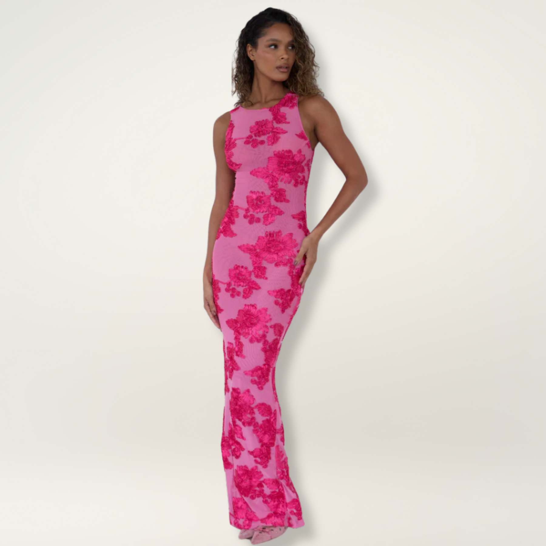 Maxikleid mit floralen Details und edlem Look