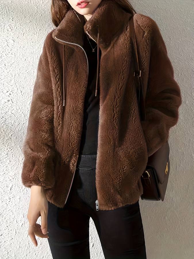 Damenjacke mit praktischen Taschen und modernem Design
