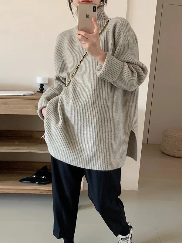 Bequemer Pullover mit langen Ärmeln und Seitenschlitzen