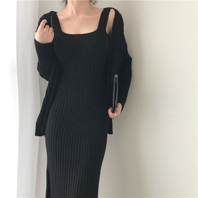 Set für einen eleganten Aussehen: Strickjacke und Kleid