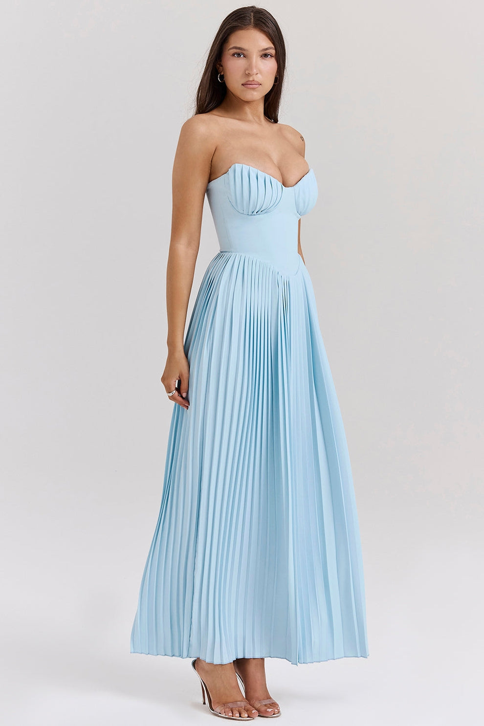 Langes trägerloses Kleid mit Korsettstil und eleganter Plissierung