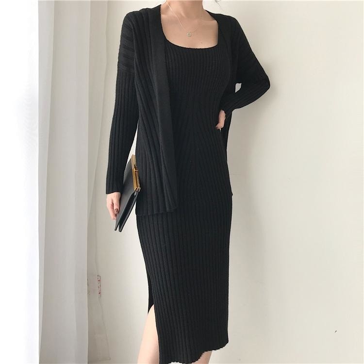 Set für einen eleganten Aussehen: Strickjacke und Kleid