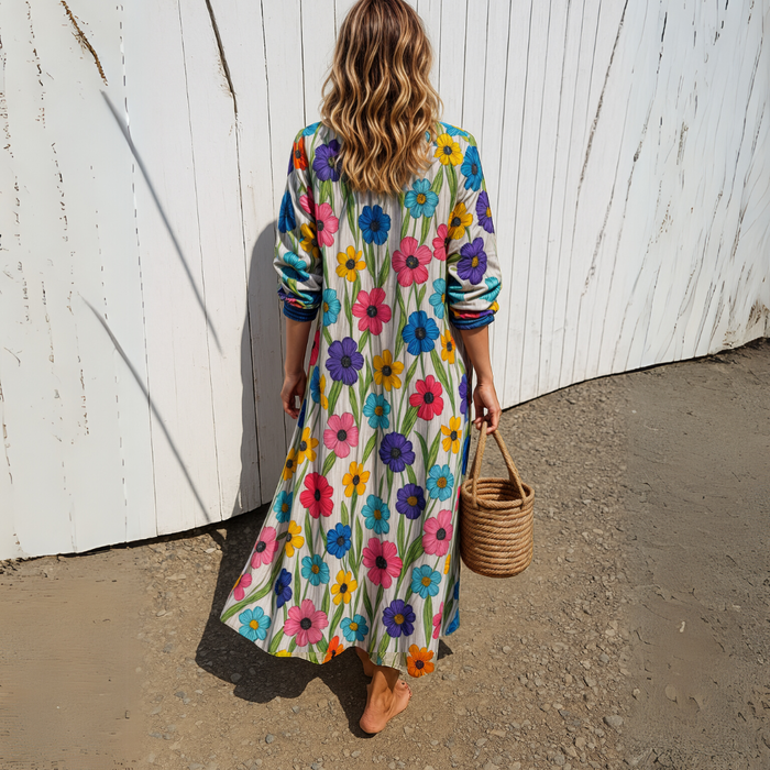 Leichtes langes Sommerkleid mit Blumenmuster für warme Tage