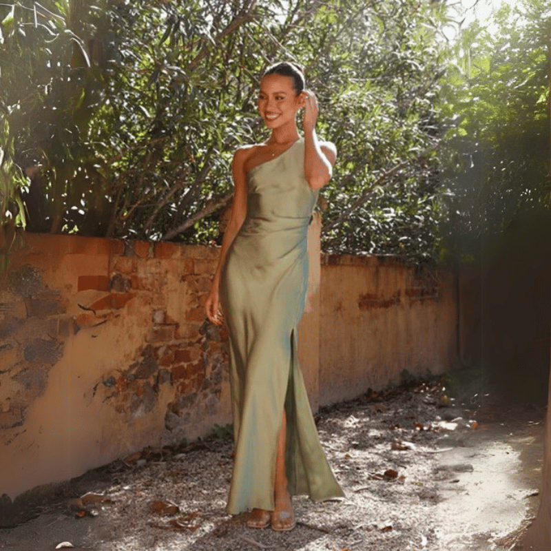 Damenkleid mit asymmetrischem Design und stilvollem Schlitz