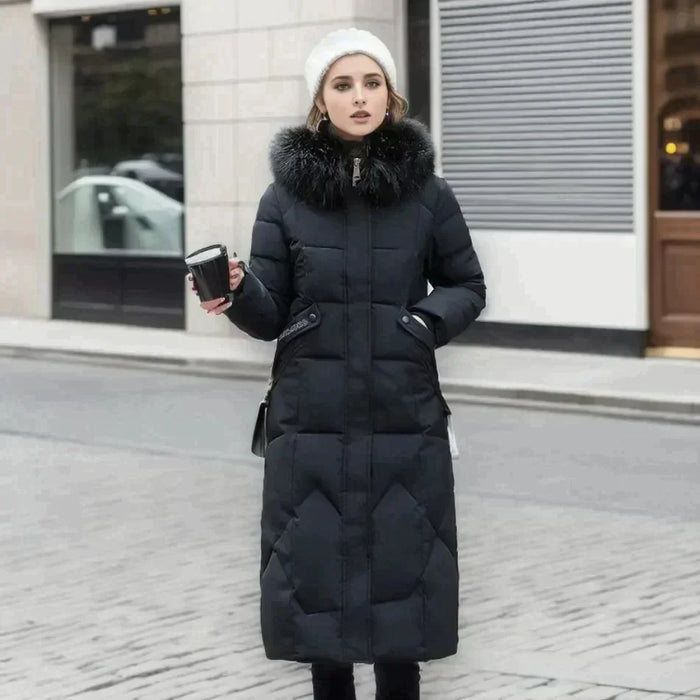 Bequemer und warmer Damenmantel mit modischer Kapuze