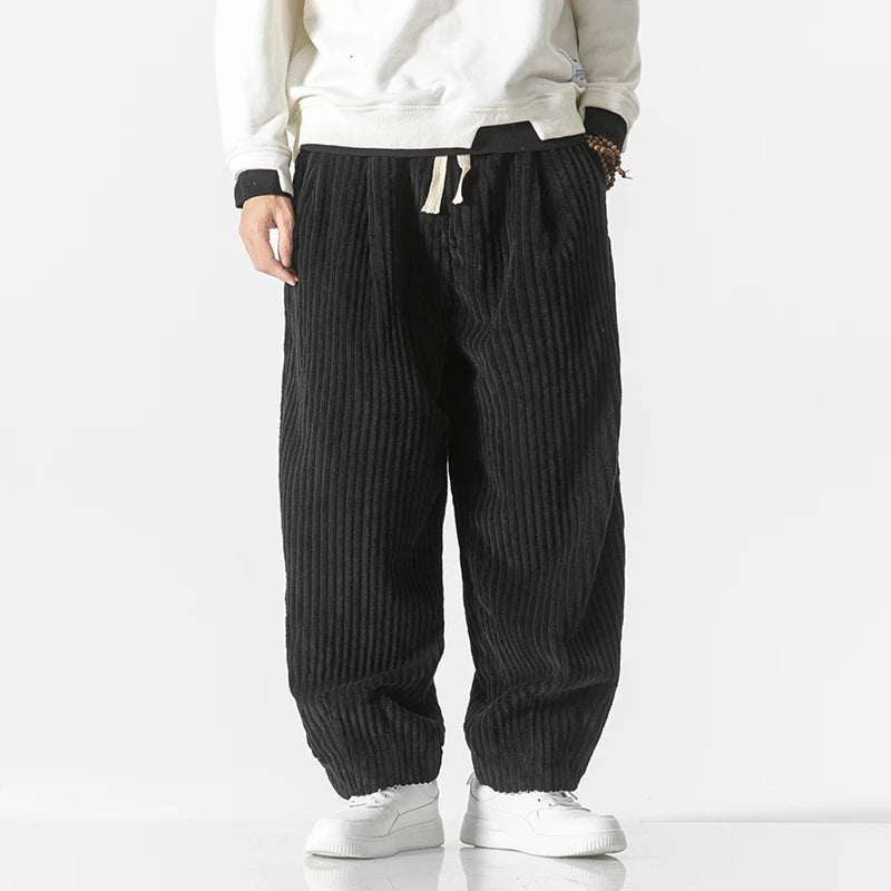 Weit geschnittene Herren Freizeithose mit modernem lockerem Schnitt