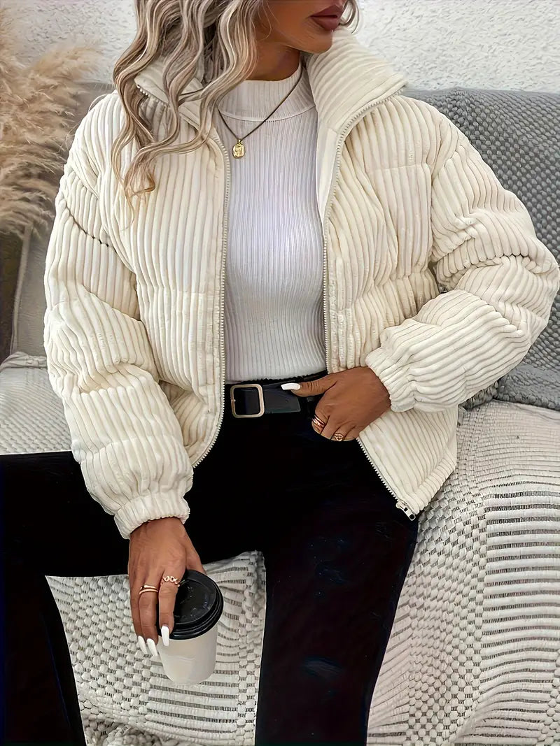 Kurze Damenjacke mit hohem Kragen warmes und lässiges Design für kalte Tage