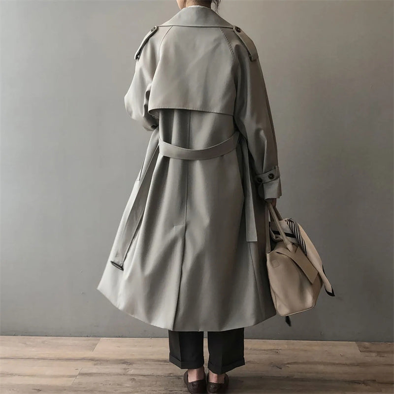 Langer Damen-Trenchcoat mit weitem Schnitt und zweireihiger Knopfleiste