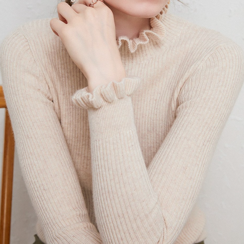 Warmer Damen-Rollkragenpullover mit stilvollen Spitzendetails an Kragen und Ärmeln