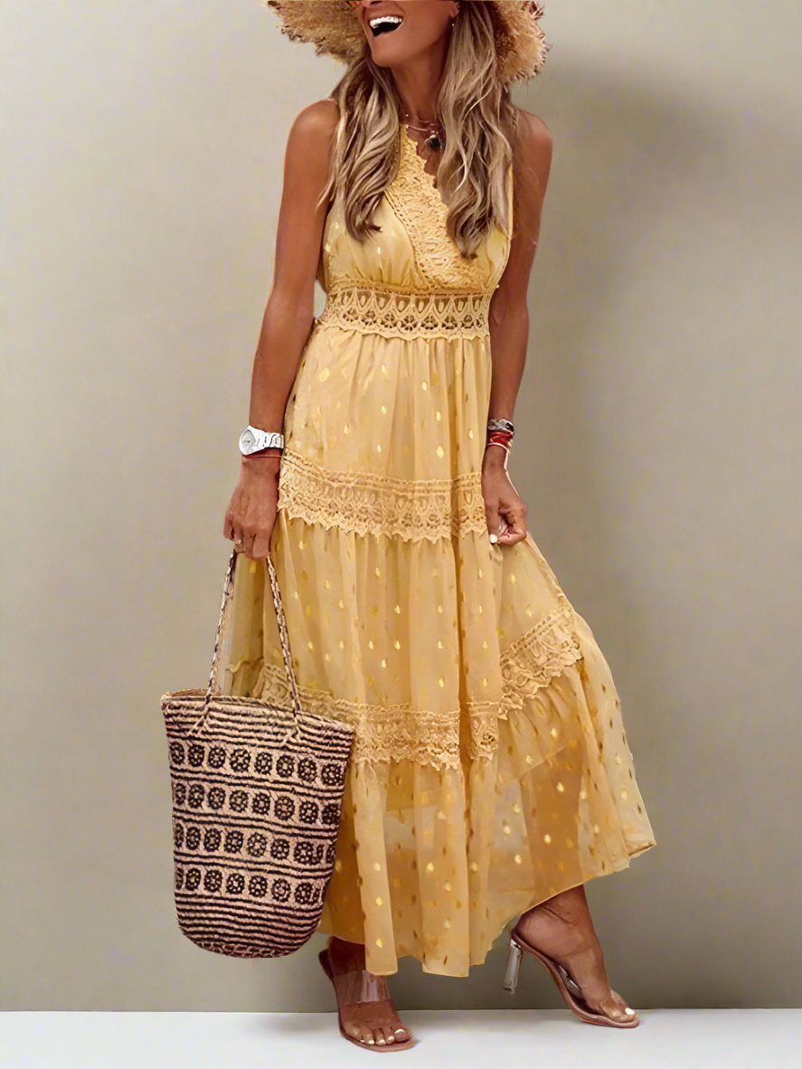 Elegantes langes Kleid mit feinen Akzenten und fließendem Schnitt