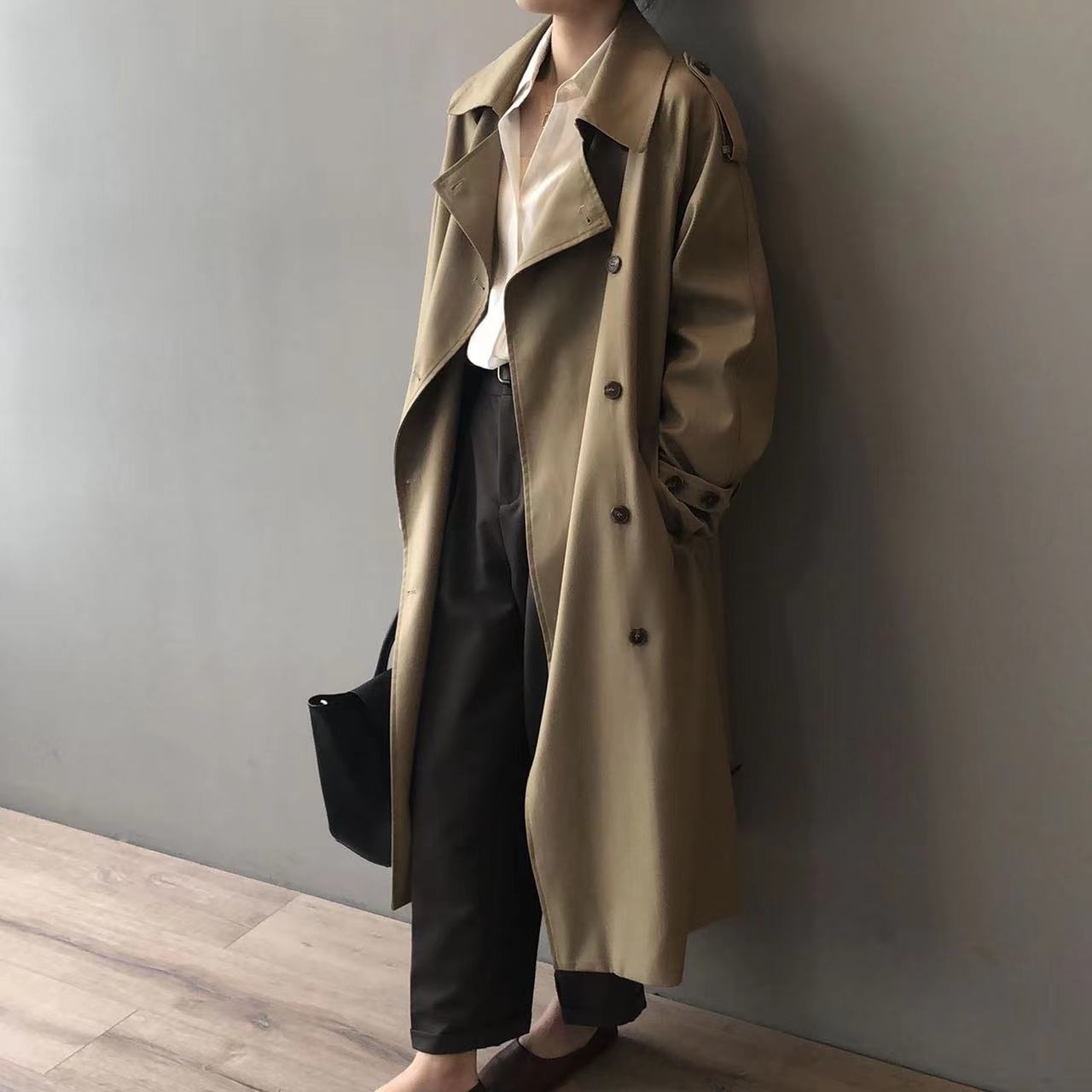 Langer Damen-Trenchcoat mit weitem Schnitt und zweireihiger Knopfleiste