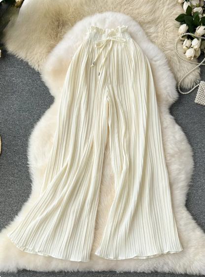 Moderne Damenhose mit weitem Schnitt und stilvollen Plisseefalten