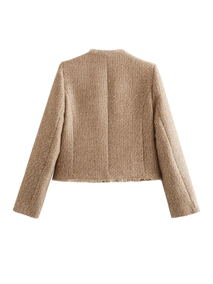 Kurze Damenjacke mit eleganten Knöpfen und modernem Design