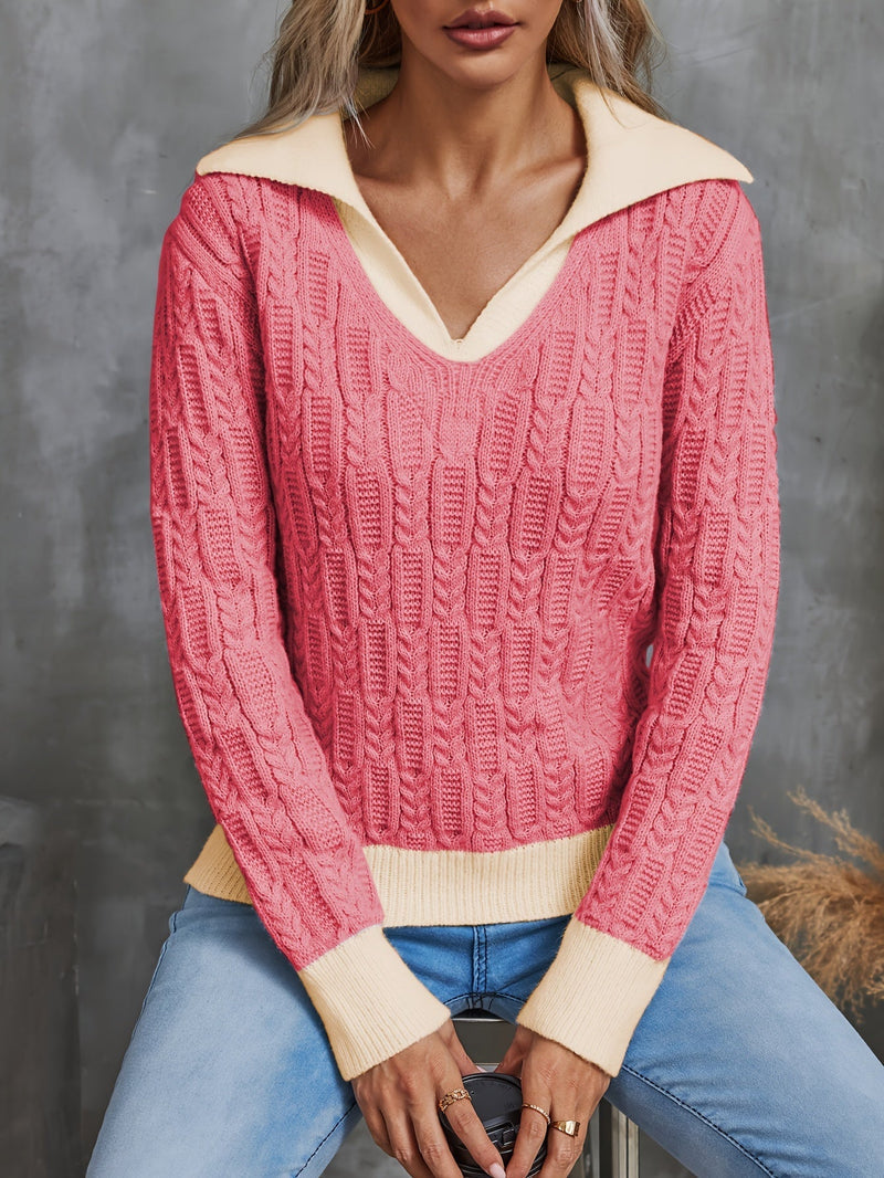 Stilvoller Damenpullover mit eleganten Reversdetails