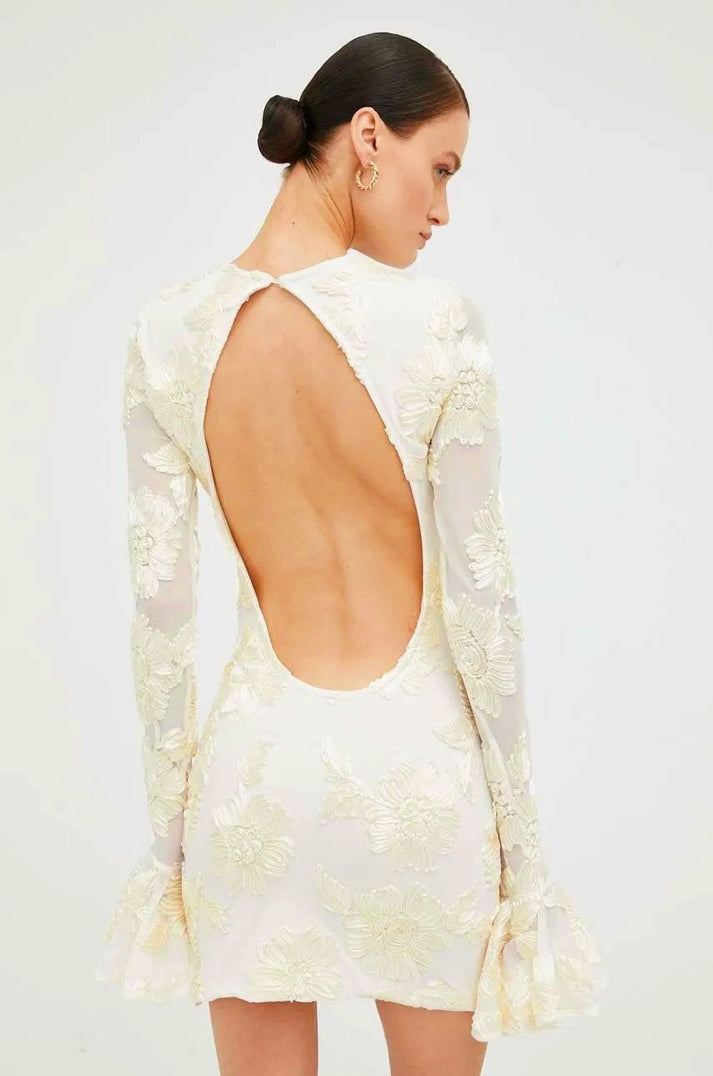 Minikleid mit floralen Verzierungen langen Ärmeln und offenem Rückenausschnitt