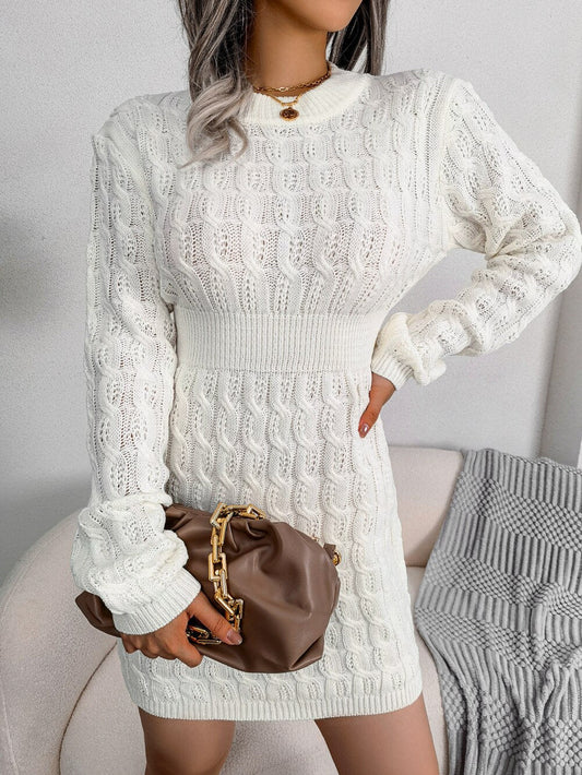 Besticktes Mini-Sweatkleid für einen lässigen Look