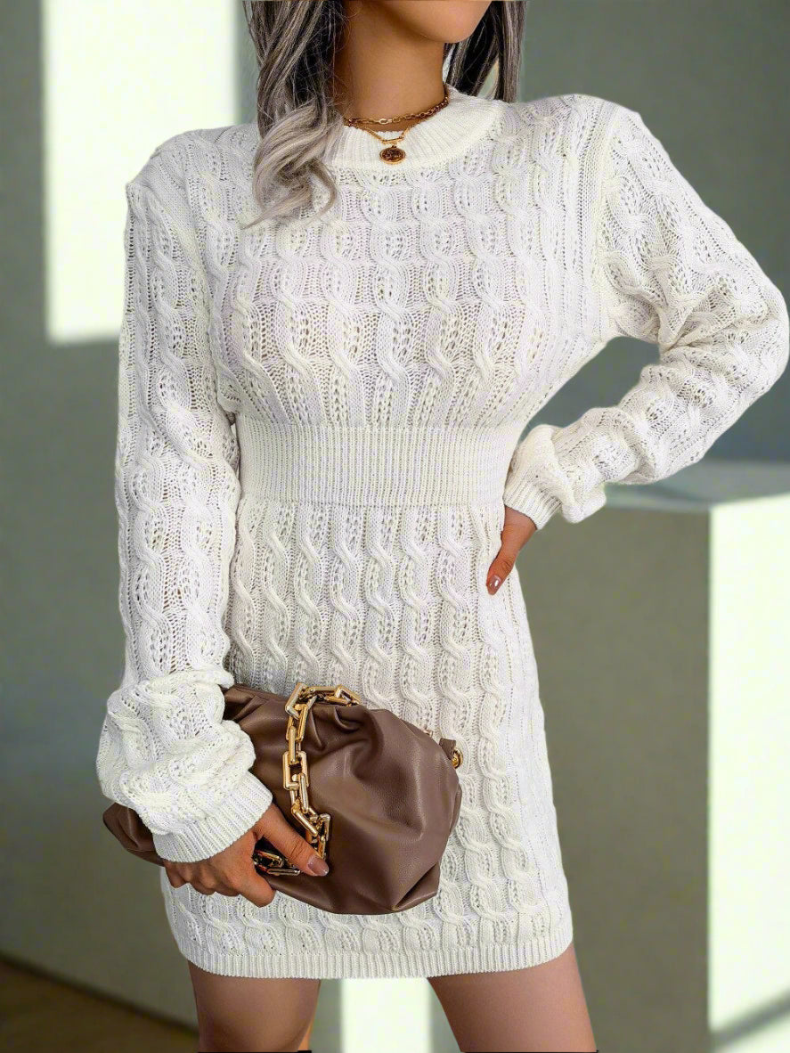 Besticktes Mini-Sweatkleid für einen lässigen Look