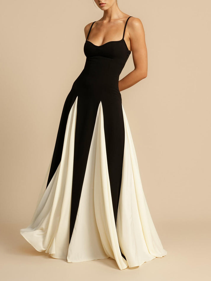 Langes Abendkleid mit schmalen Trägern und fließendem Rock im Farbkontrastdesign