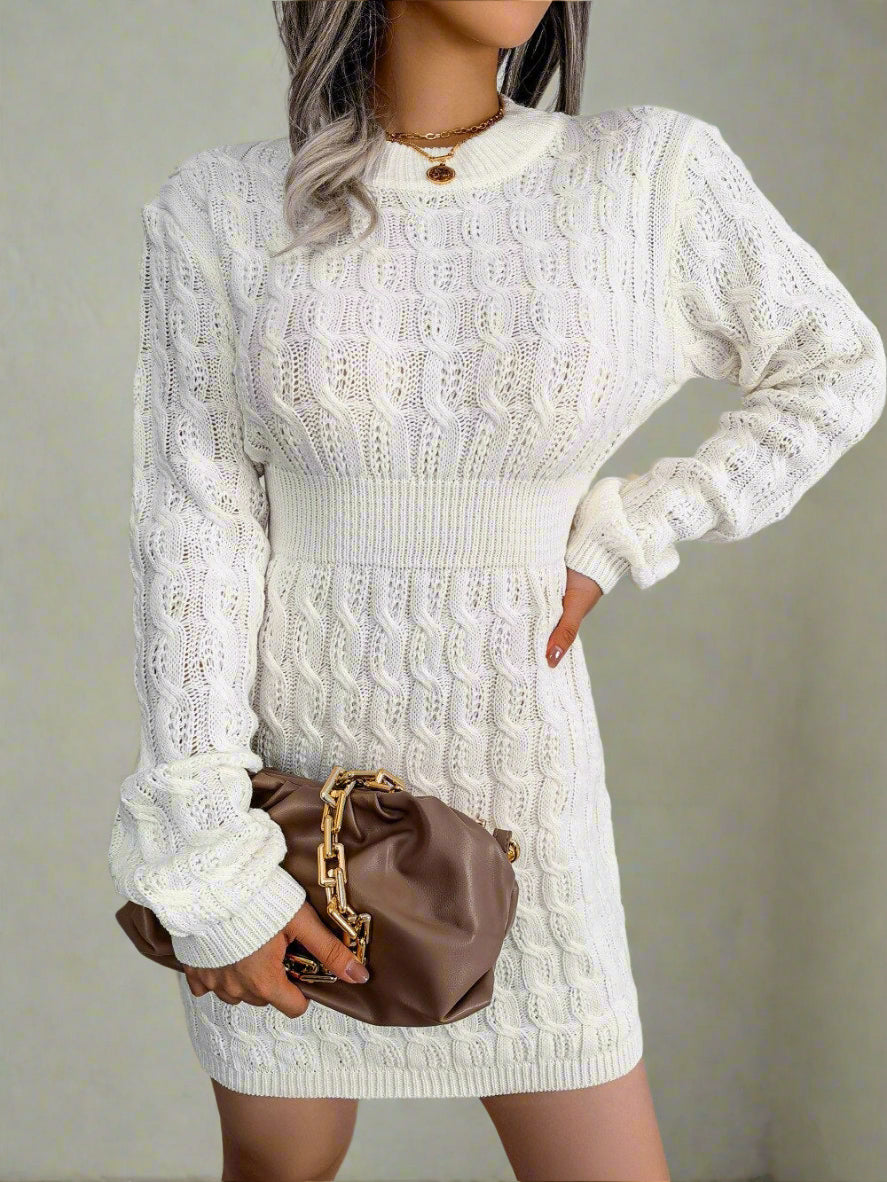 Besticktes Mini-Sweatkleid für einen lässigen Look