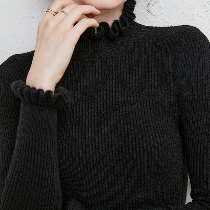 Warmer Damen-Rollkragenpullover mit stilvollen Spitzendetails an Kragen und Ärmeln