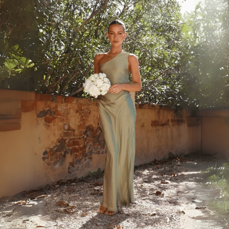 Damenkleid mit asymmetrischem Design und stilvollem Schlitz