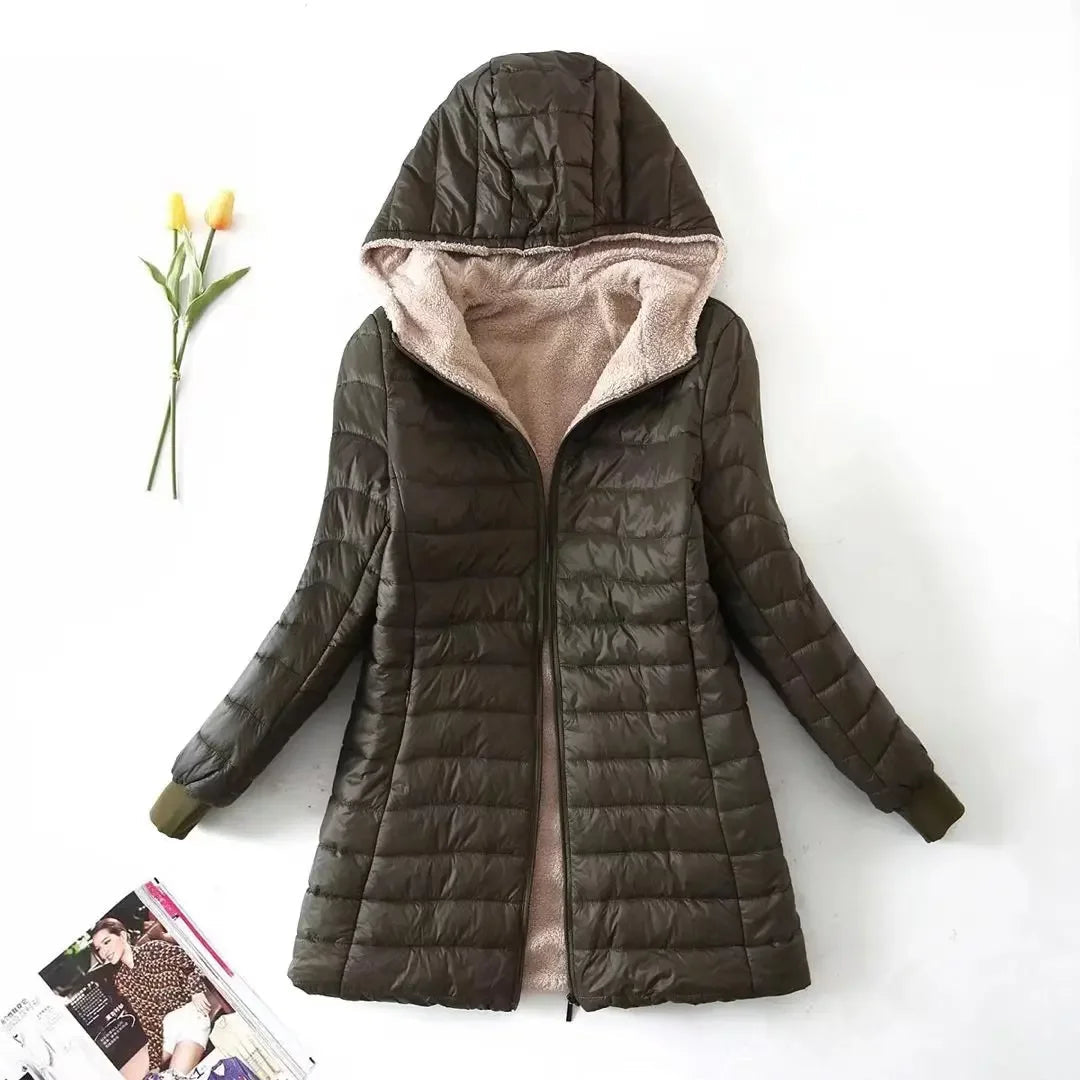 Warme Damenjacke mit Kapuze und stilvollem Design