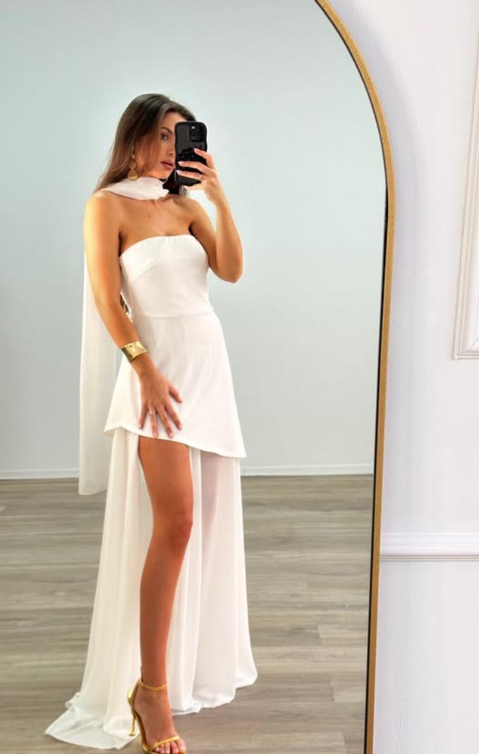 Schulterfreies Kleid mit doppeltem Rock und stilvollem Design